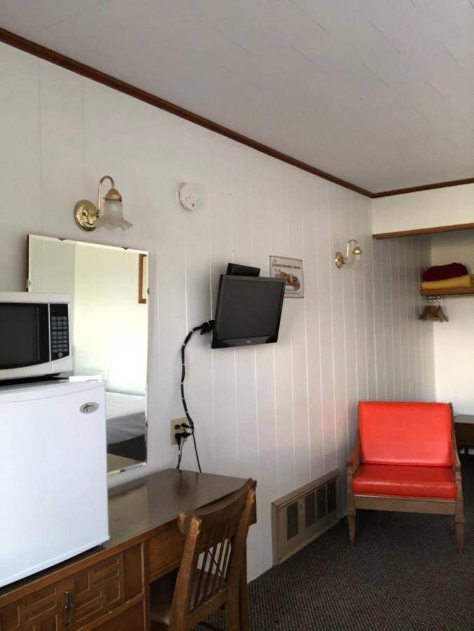 Firehouse Inn Saint Ignace Ngoại thất bức ảnh