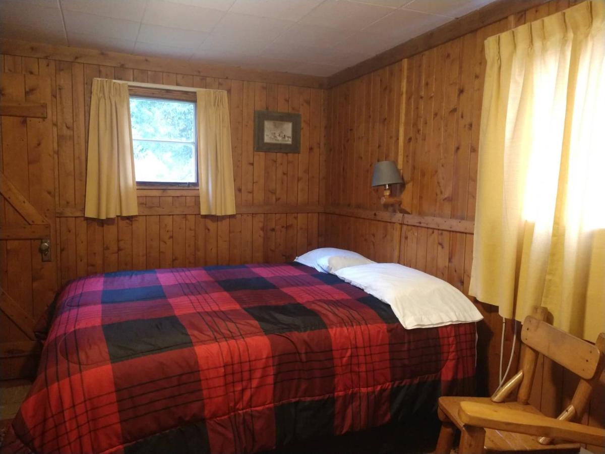 Firehouse Inn Saint Ignace Ngoại thất bức ảnh